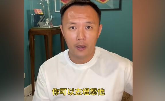 英超球队的球场广告布局